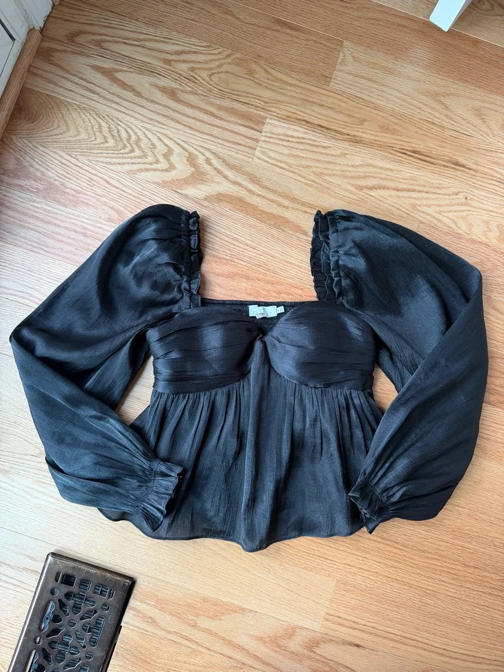 Astr label black